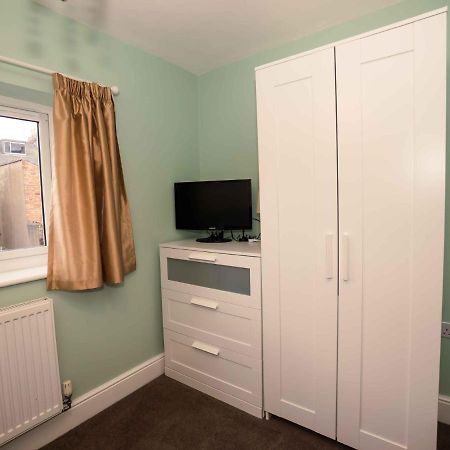 Pass The Keys Newly Renovated 2 Bedroom Apartment And Free Parking Скарборо Экстерьер фото