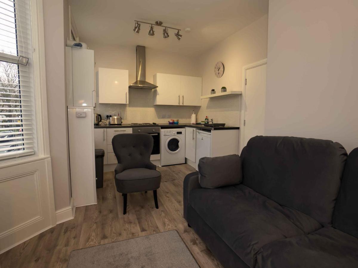 Pass The Keys Newly Renovated 2 Bedroom Apartment And Free Parking Скарборо Экстерьер фото